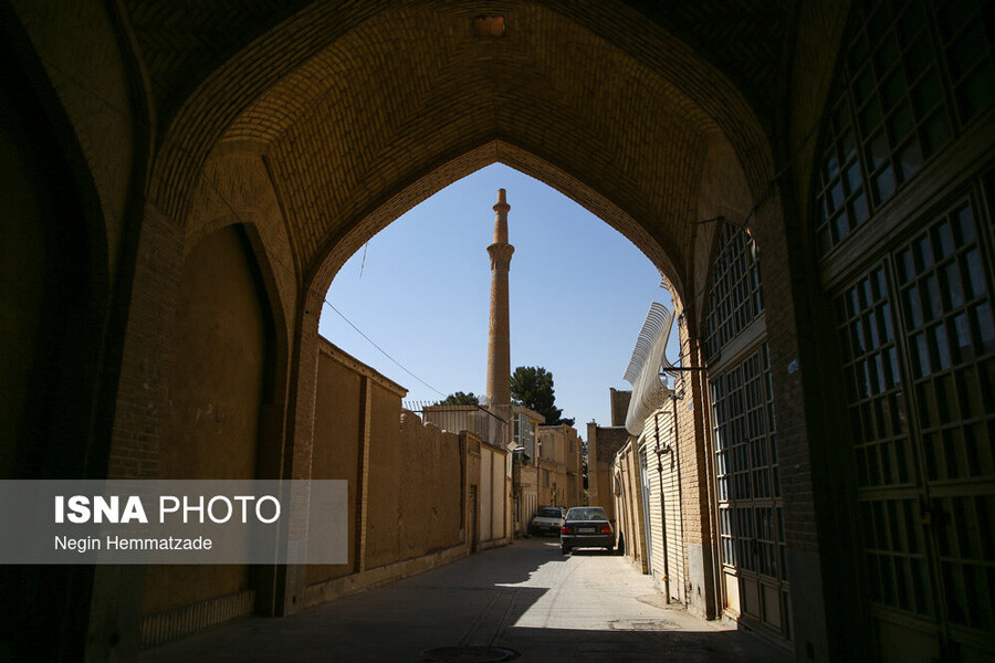 Lastsecond.ir-best-attractions-of-isfahan-chehel-dokhtaran-negin-hemmatzade.jpg