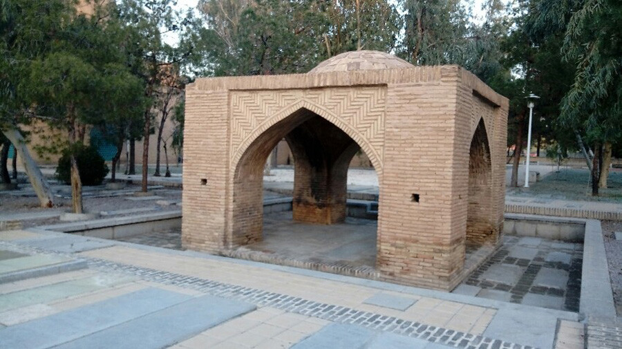 Lastsecond.ir-best-attractions-of-isfahan-takhtefoolad-mana.jpg