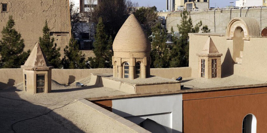 Lastsecond.ir-best-attractions-of-isfahan-hakoop-church.jpg