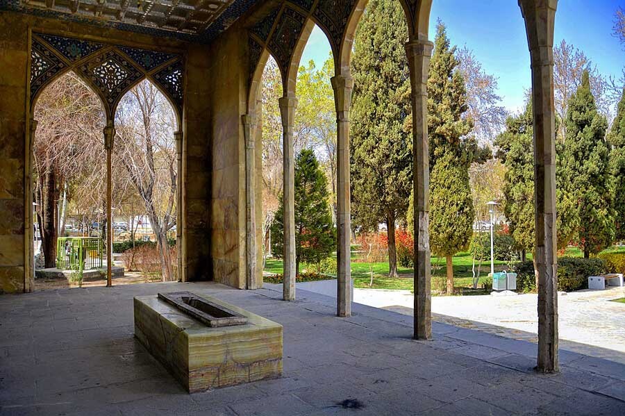 Lastsecond.ir-best-attractions-of-isfahan-saeb-13ehnam.jpg