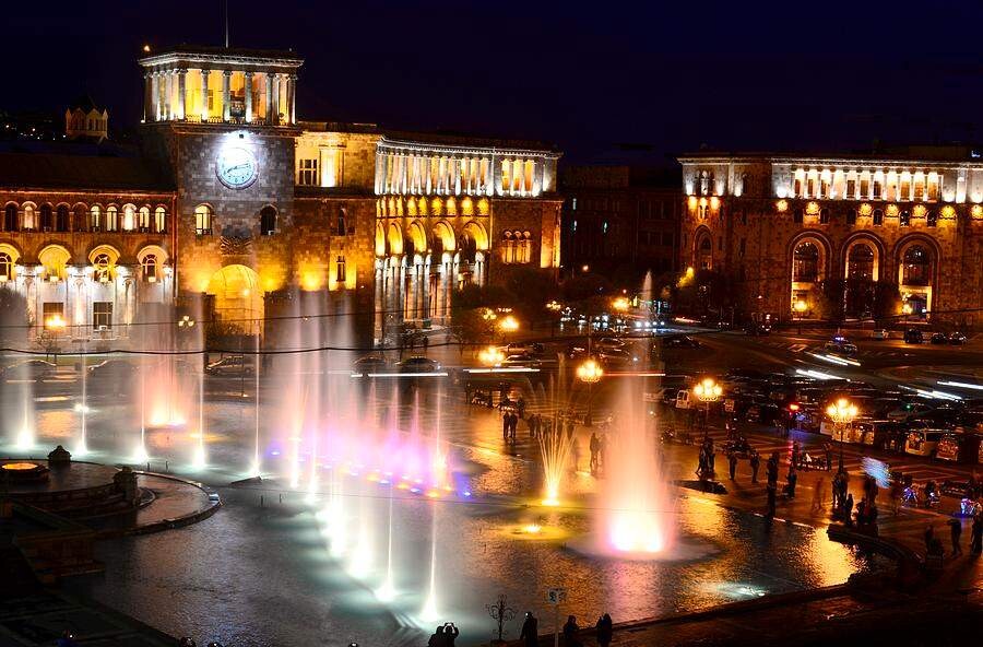 in-the-evening-daily-water-games-with-music-at-republic-square-yerevan-armenia-asia-thomas-stankiewicz.jpg