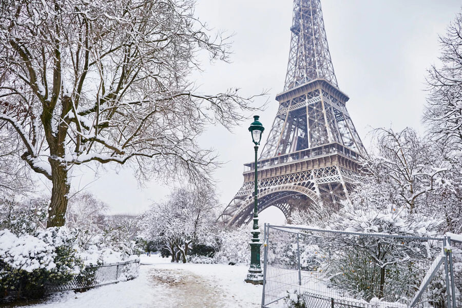 Lastsecond.ir-ways-save-on-paris-travel-winter.jpg
