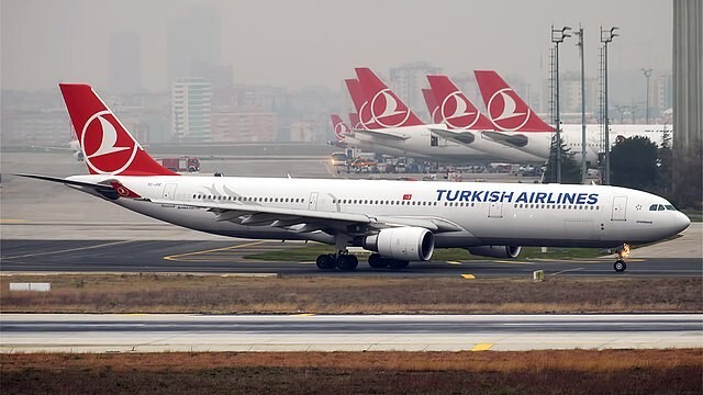 Turkish_Airlines,_TC-JOE,_Airbus_A330-303_(39244511204)_(cropped).jpg