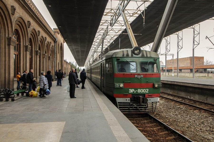 Lastsecond.ir-public-transportation-in-yerevan-train.jpg