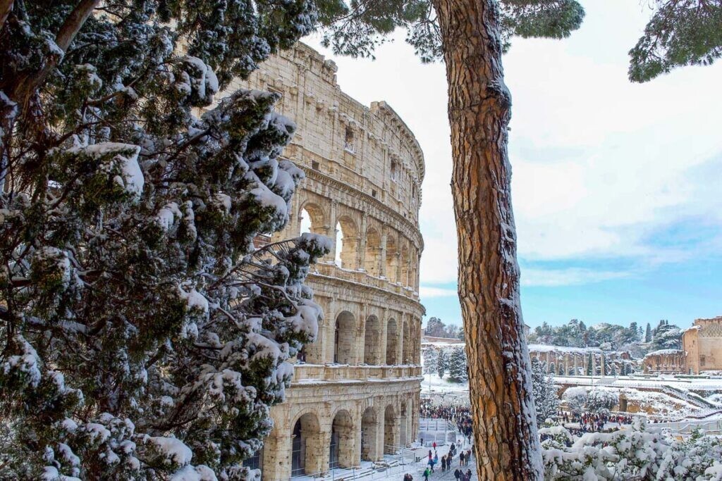 Colosseum-of-Rome-with-snow-Best-destinations-in-Italy-in-winter-1024x683.jpg