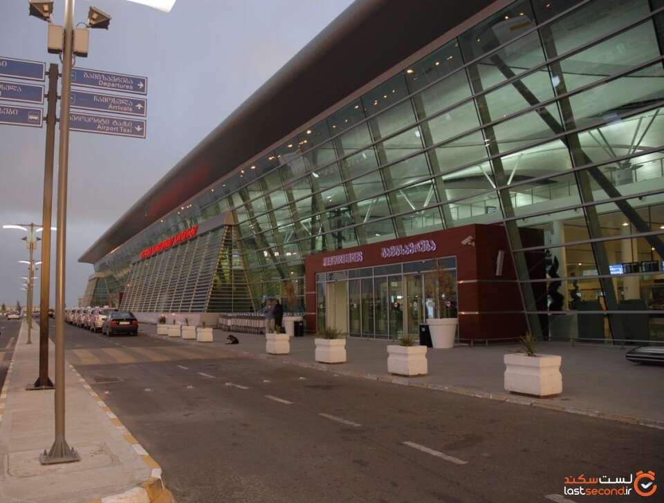 the-terminal-at-tbilisi-airport.jpg