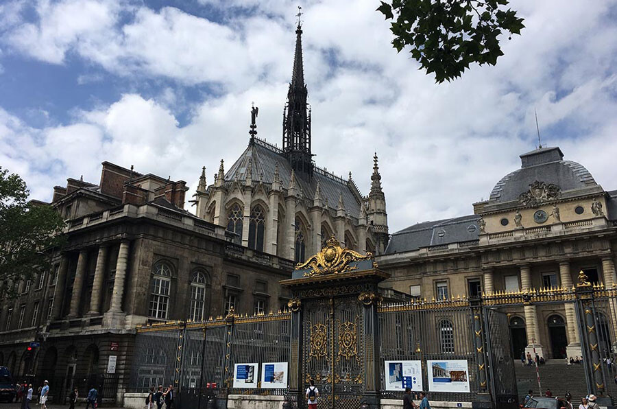 Lastsecond.ir-best-attractions-of-paris-Saint-Chapelle.jpg
