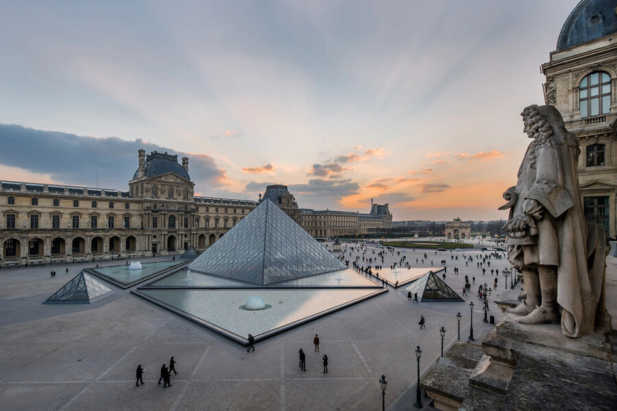 Lastsecond.ir-best-attractions-of-paris-The-Louvre1.jpg