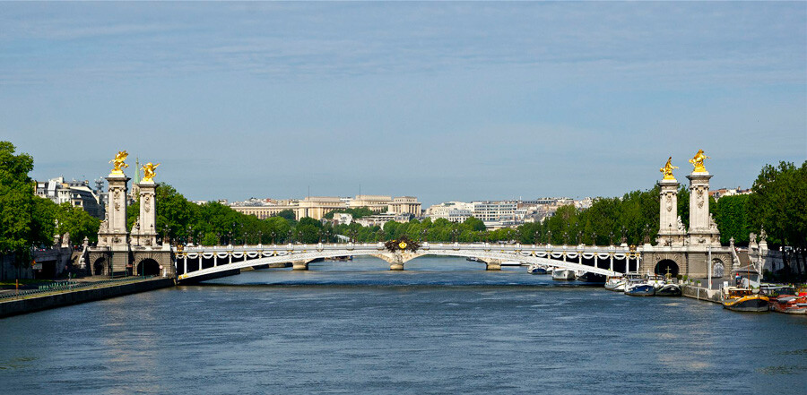 Lastsecond.ir-best-attractions-of-paris-Pont-Alexandre-III-1.jpg