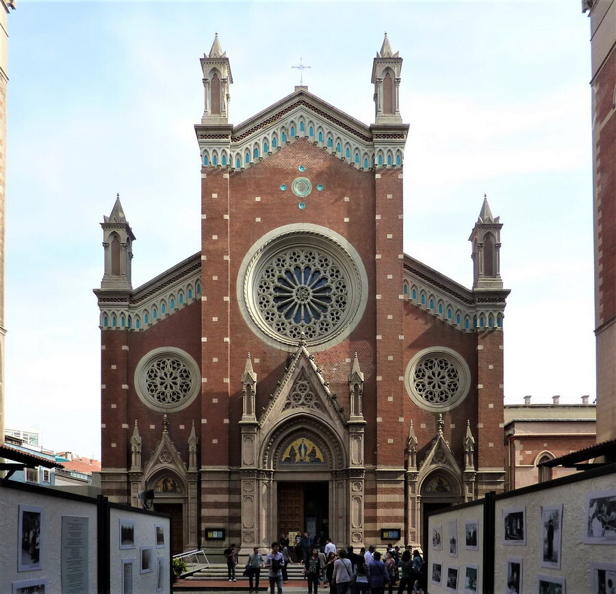 St._Anthony_of_Padua_Church_in_Istanbul.jpg