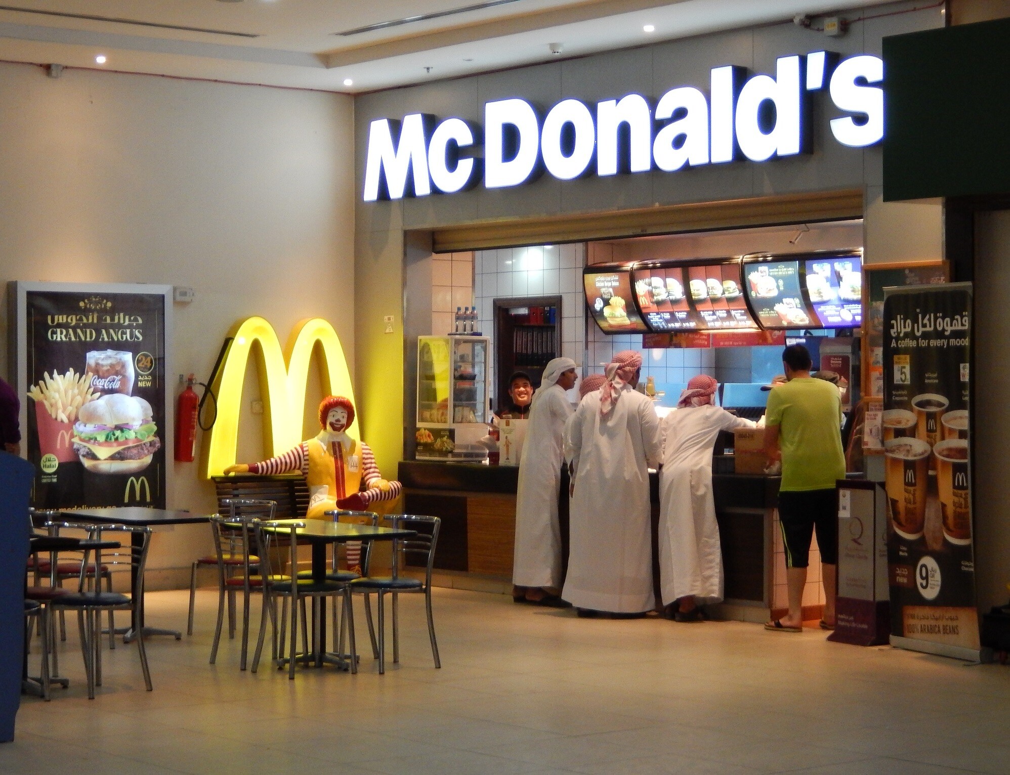 Qatar,_Dukhan_(1),_McDonalds.jfif