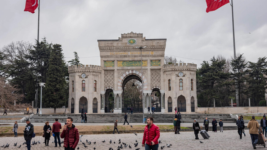 lastsecond.ir-istanbul-sightseeing-around-metro-Beyazit-Square.jpg