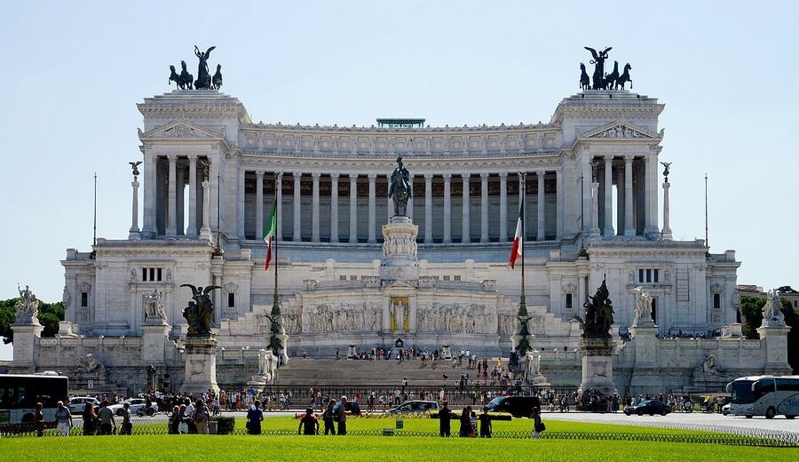 Lastsecond.ir-best-tourist-attractions-of-rome-Monumento-nazionale-a-Vittorio-Emanuele-II.jpg