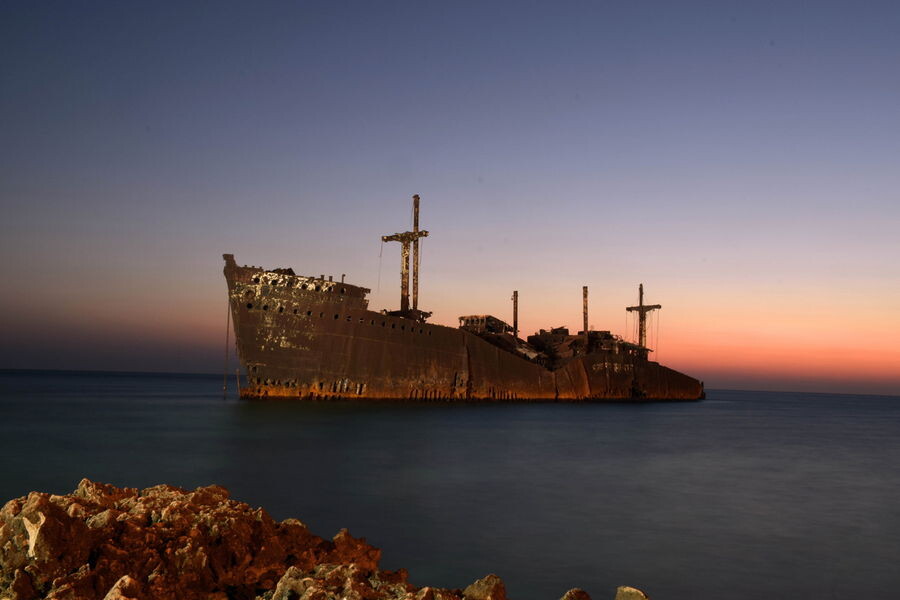 کشتی یونانی.jpg