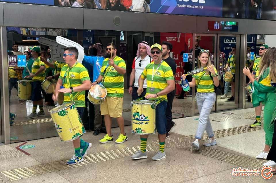 گروه شاد و خرم برزیلی در مترو