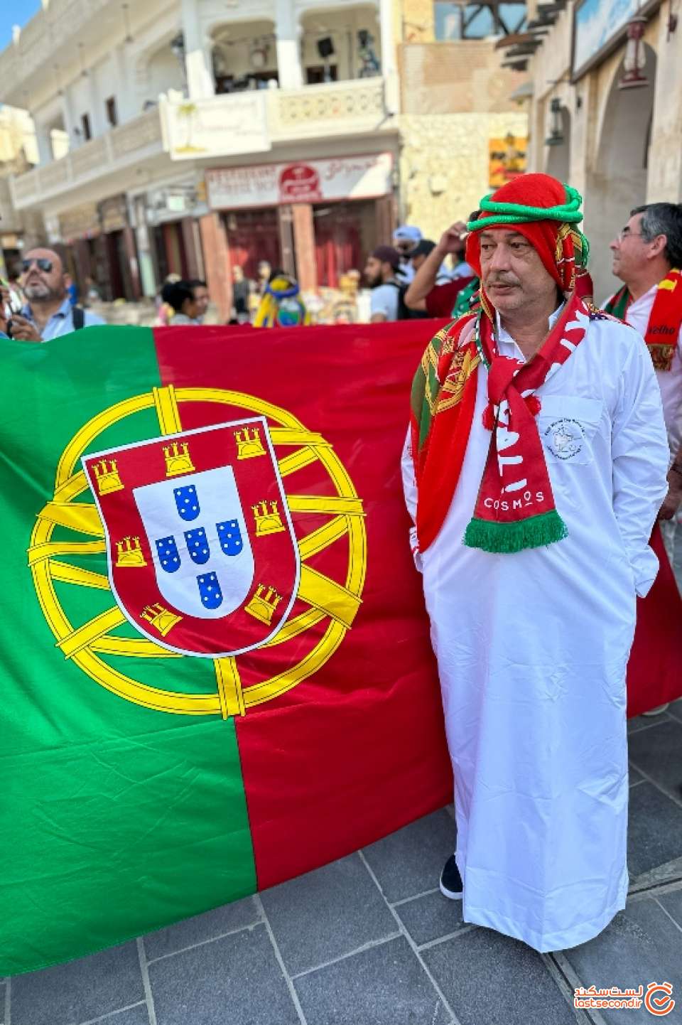 طرفدار پرتغالی با لباس عربی!