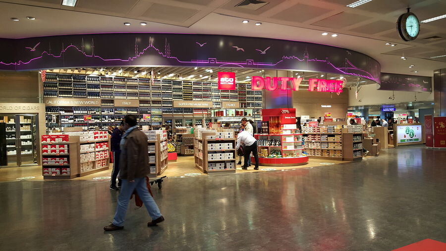 2560px-Duty_free_shops_-_Istanbul_Airport.jpg