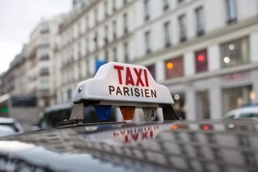 lastsecond.ir-public-transport-in-paris-taxi.jpg