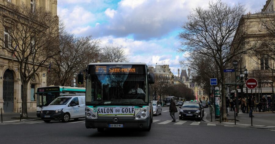 lastsecond.ir-public-transport-in-paris-bus.jpg