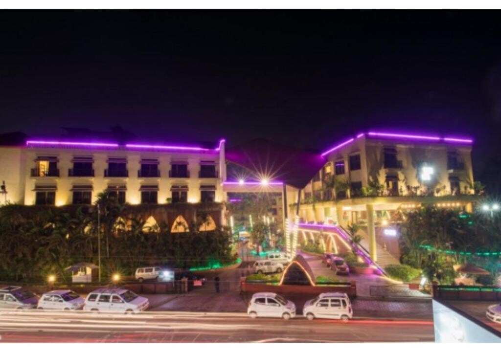 Hotel Neelams The Grand هتل