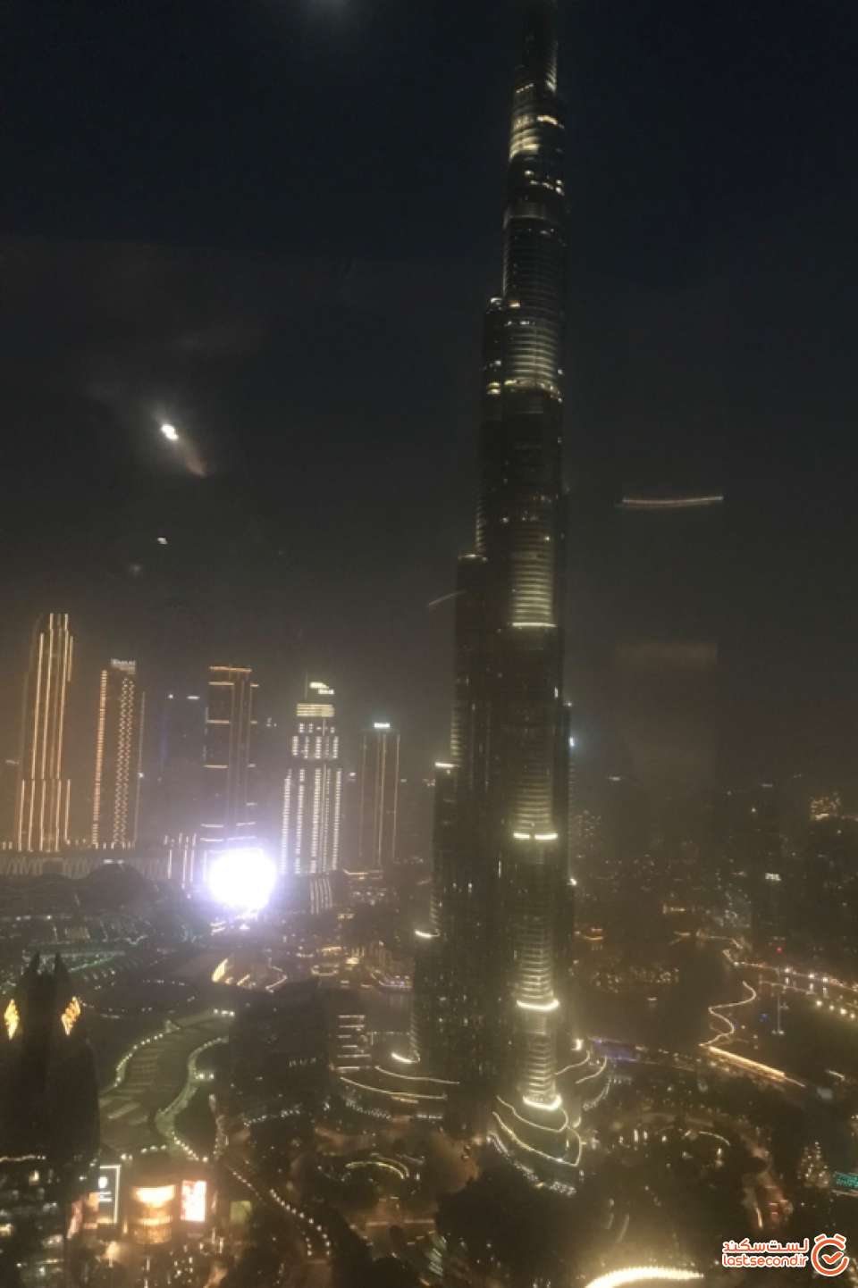 نمای برج خلیفه از اسکای ویو در شب