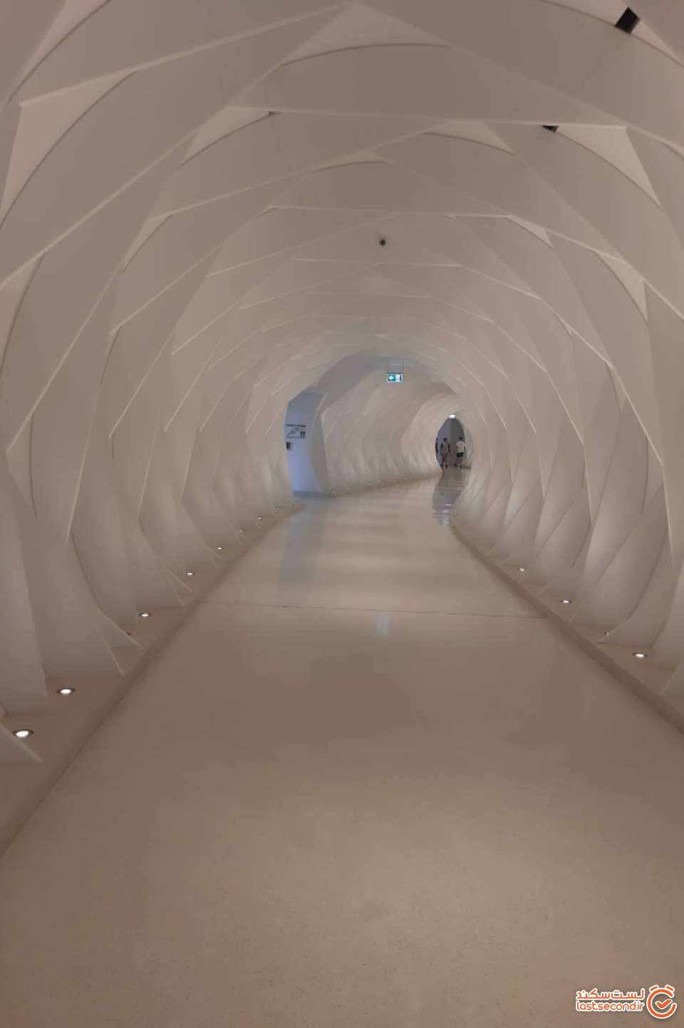 راهرو متصل کننده ایستگاه مترو ابراج الامارات به موزه آینده
