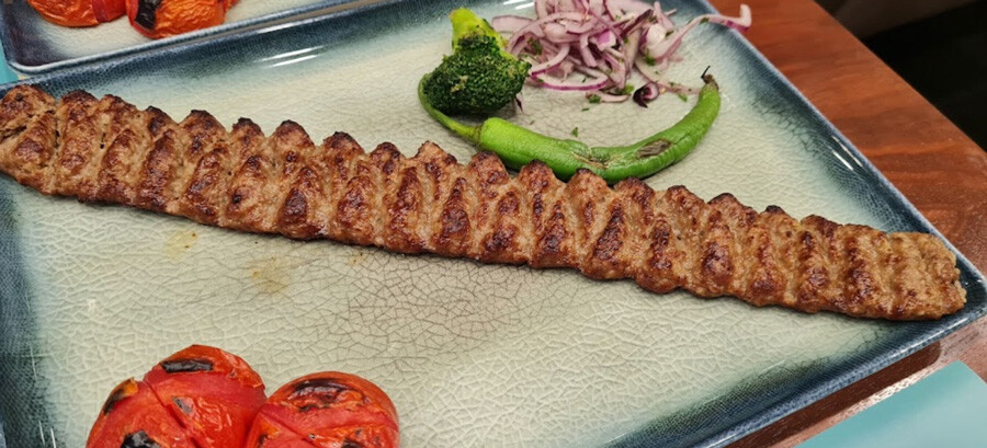 lastsecond.ir-best-iranian-restaurants-in-istanbul-ariya.jpg