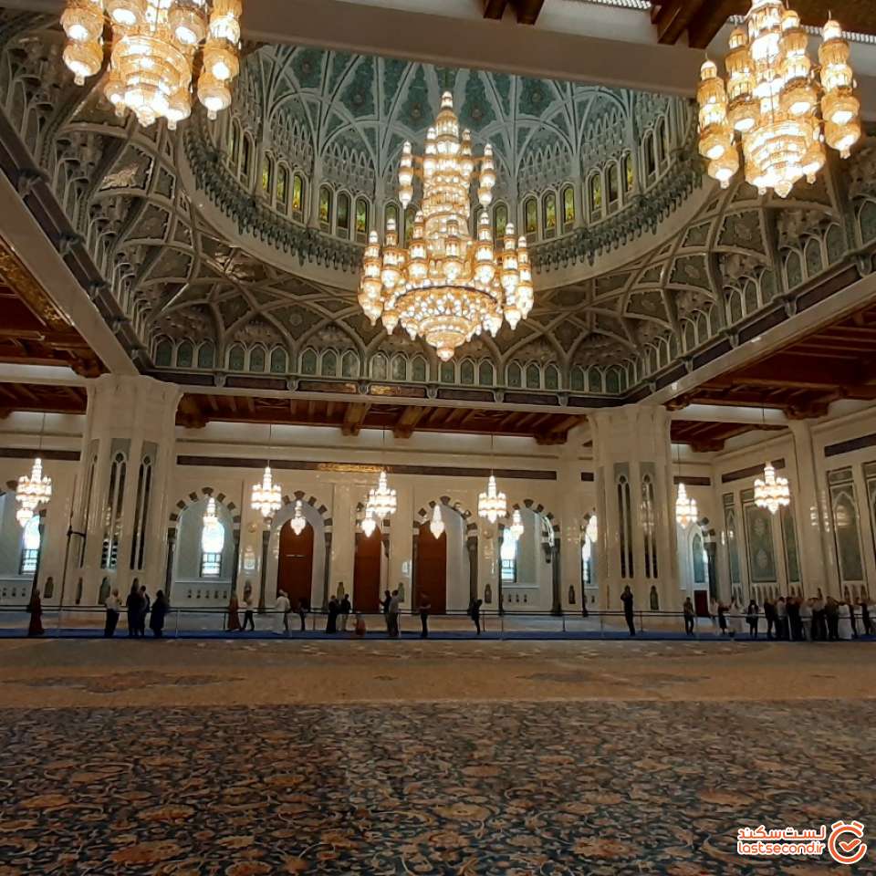 صحن اصلی مسجد مزین به فرش <span class=