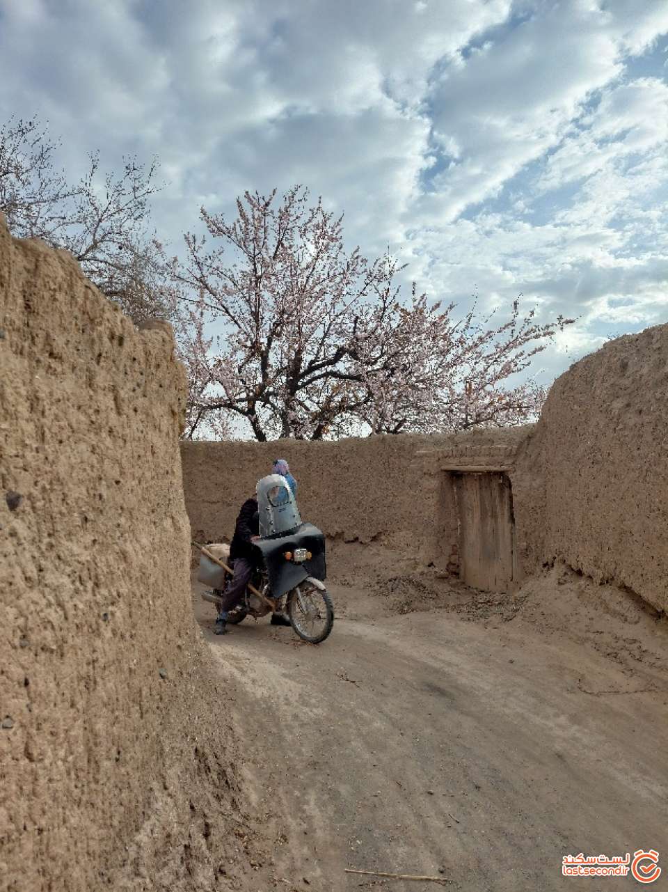 کوچه باغ های روستای خیبری