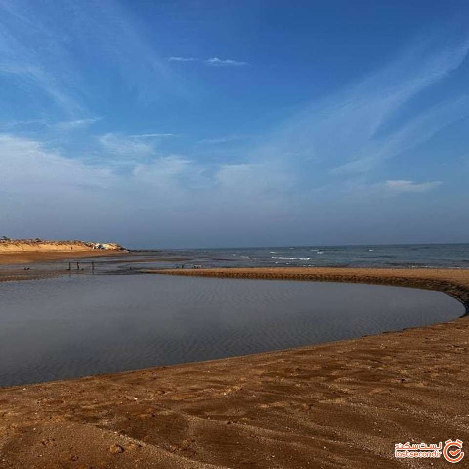 ساحل دره شور که در ضلع جنوبی جزیره قشم نزدیکی غار نمکدان