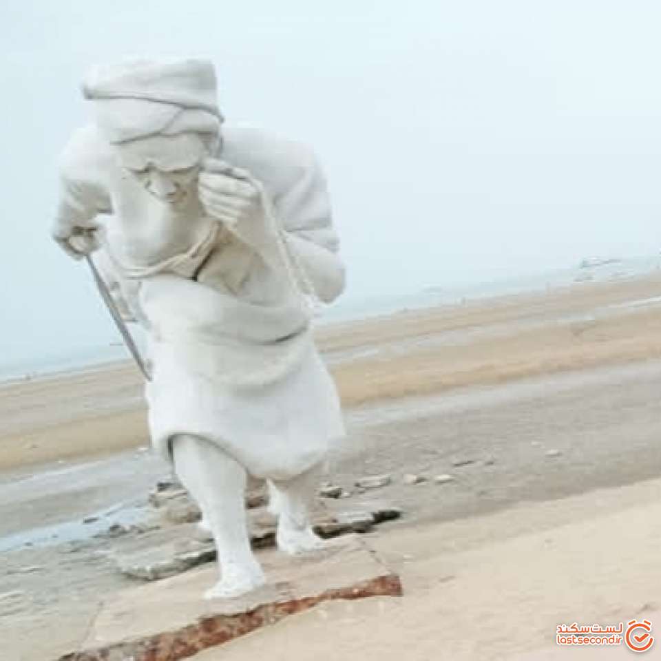 ساحل بندرعباس بامجسمه زیبای صیاد