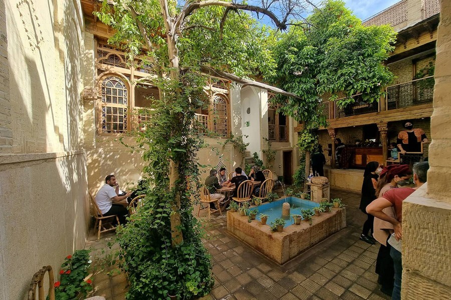 Zarnagar-Museum-Cafe-Shiraz.jpg