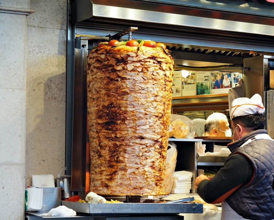 Huge+donor+kebab+in+Taksim+Square+best+street+food+in+Istanbul.jpg