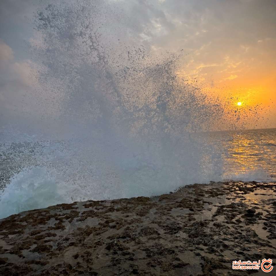 موج‌فشان در ساحل دریابزرگ