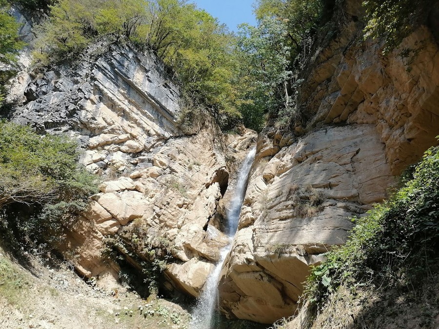 Khareh Boo Waterfall.jpg