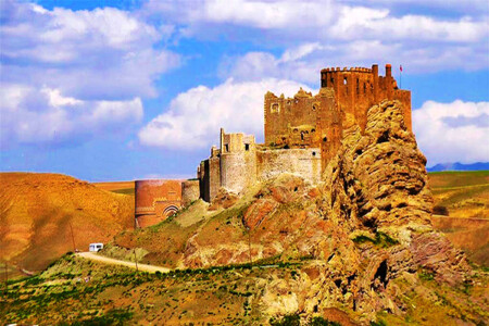 قلعه الموت، قلعه رازهای مدفون
