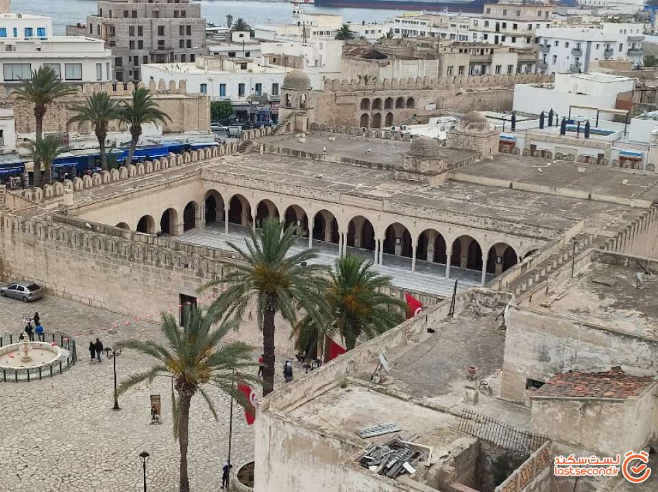 حیاط مسجد