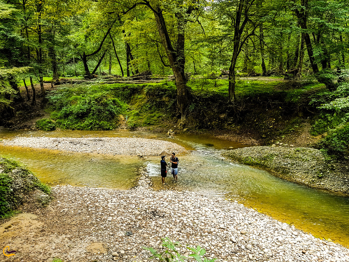 Two-men-on-the-river-near-the-Palang-Darreh-waterfall.jpg