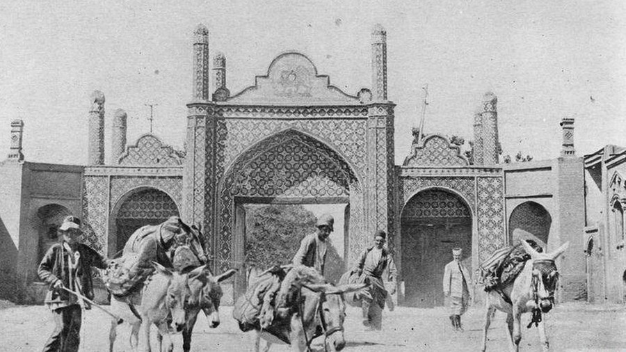 Tehran_Gate_in_Qazvin_-_Old.jpg