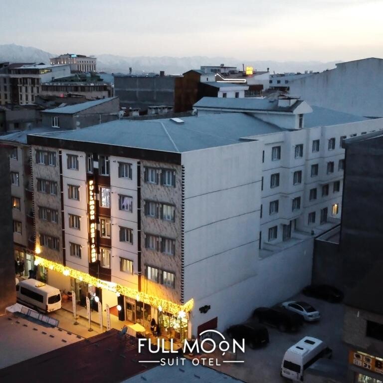 هتل Full Moon Van