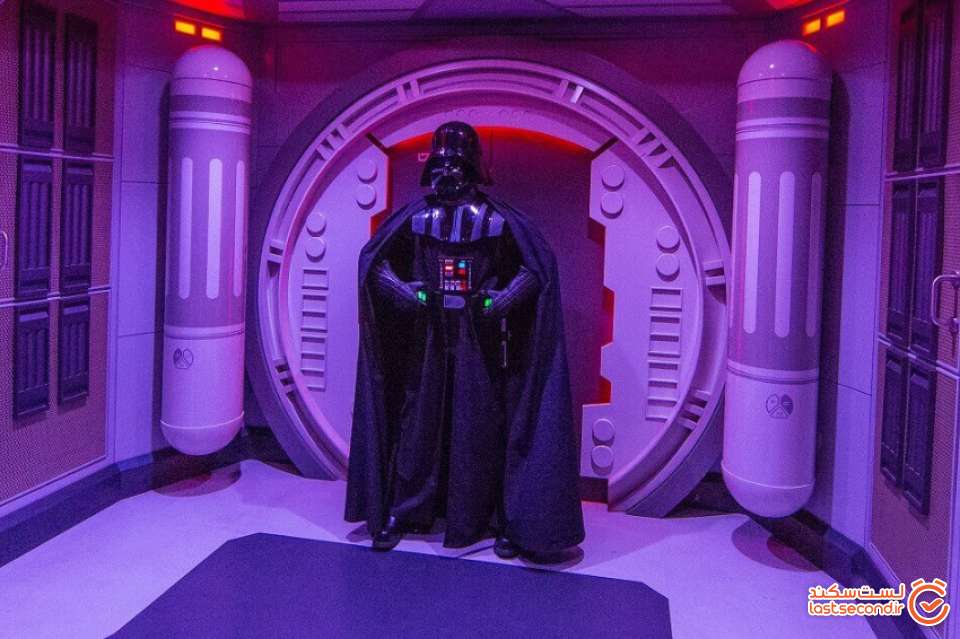 Darth Vader شخصیت معروف جنگ ستارگان در اتاق عکس