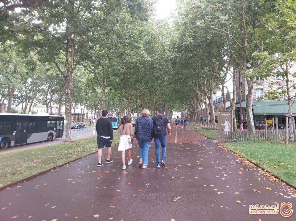 مسیر سرسبز نزدیک به کاخ ورسای