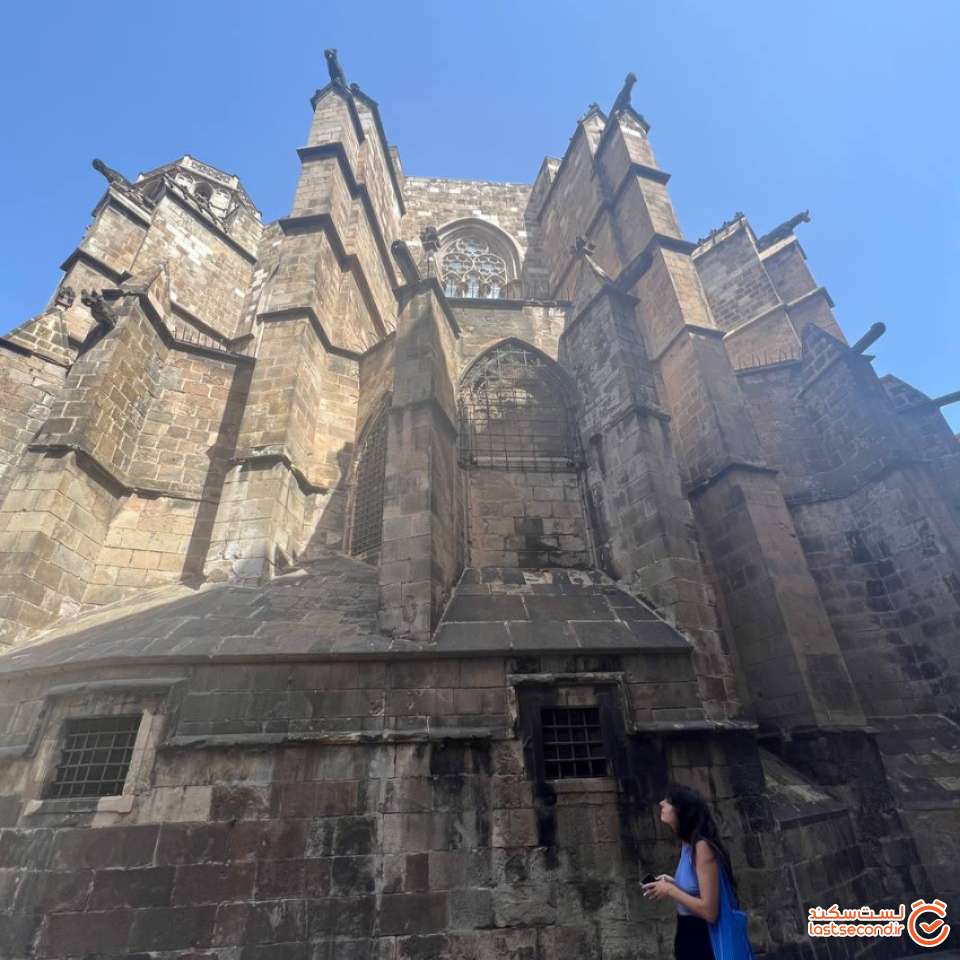 نمای پشت کلیسا