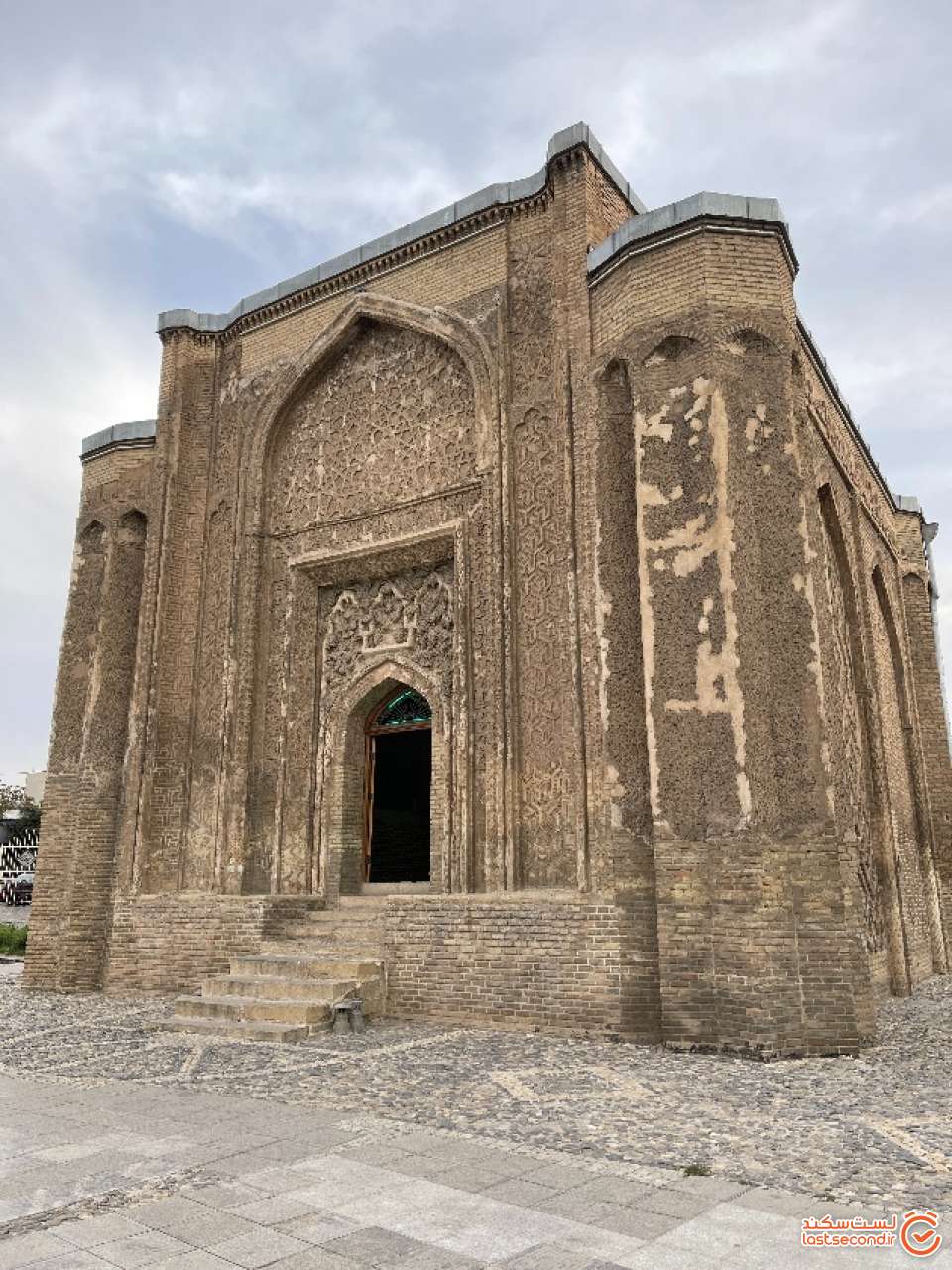 نمای خارجی گنبد علویان