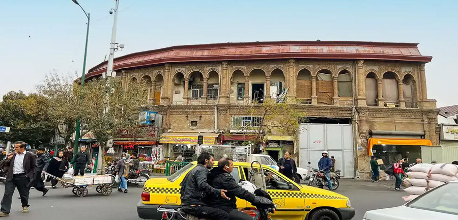 lastsecond.ir-shopping-centers-near-tehran-subway-stations-mowlavi.jpg