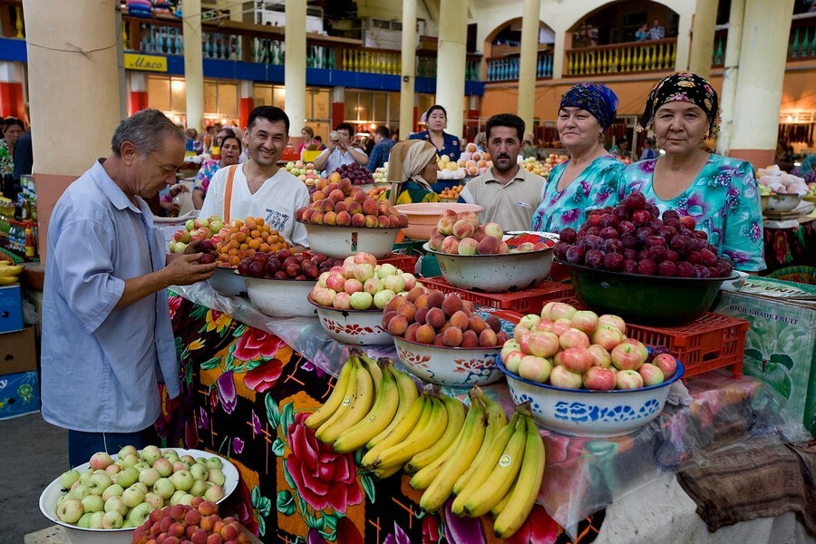 Panjshanbe_bazar_in_Khujand_.jpg
