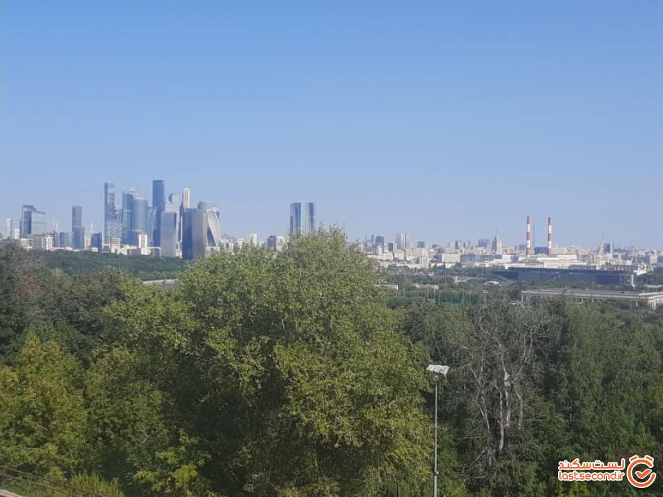 تصویر شهر مسکو به همراه برج های تجاری از بالای تپه گنجشک ها