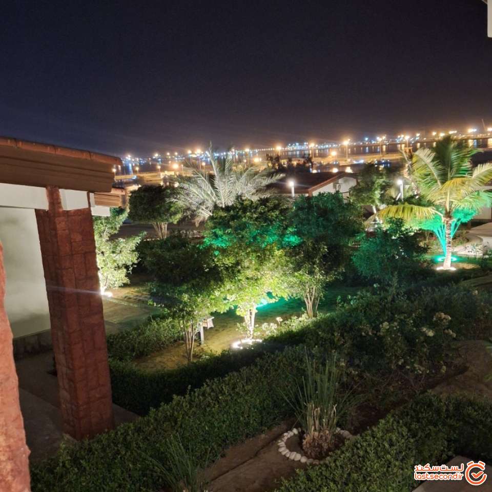 دهکده ساحلی لیپار شب هنگام