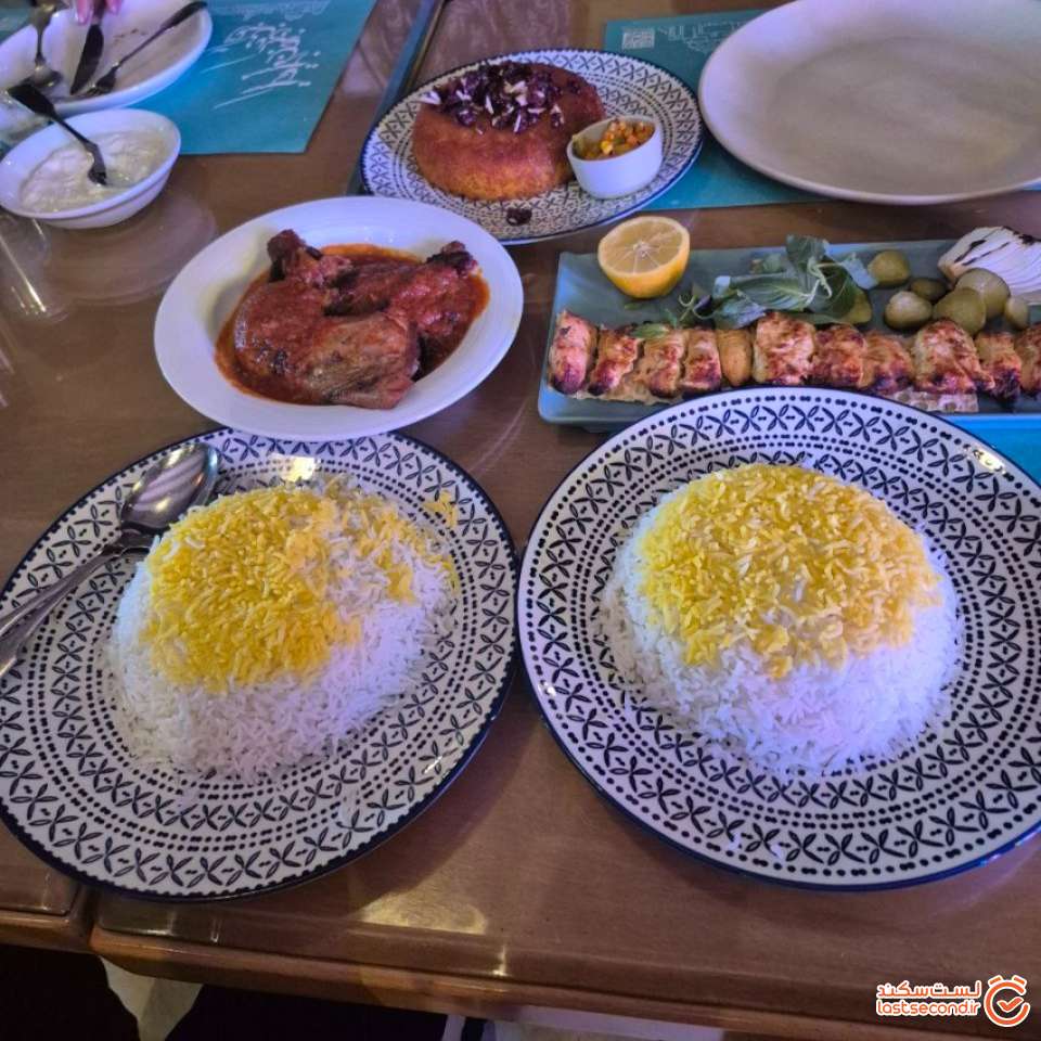 ناهار دلچسب رستوران عمارت وکیل یزد