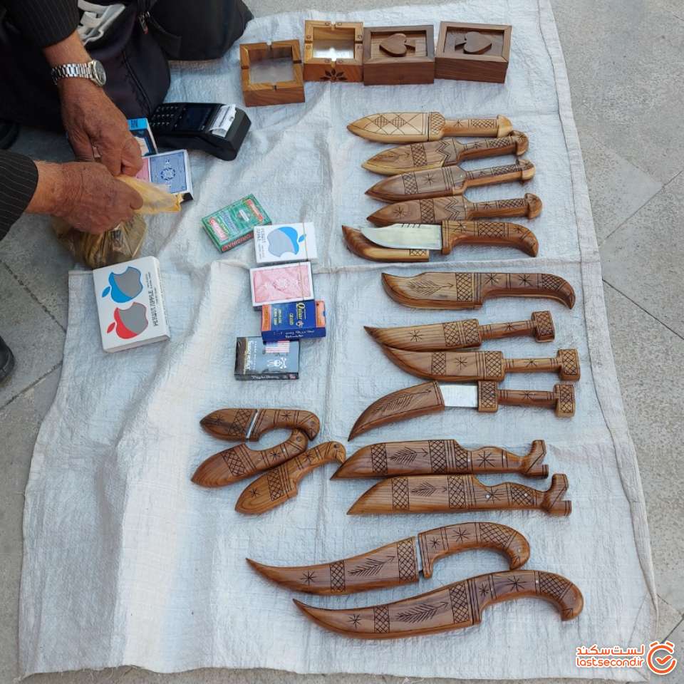 بساط پیرمرد دست فروش